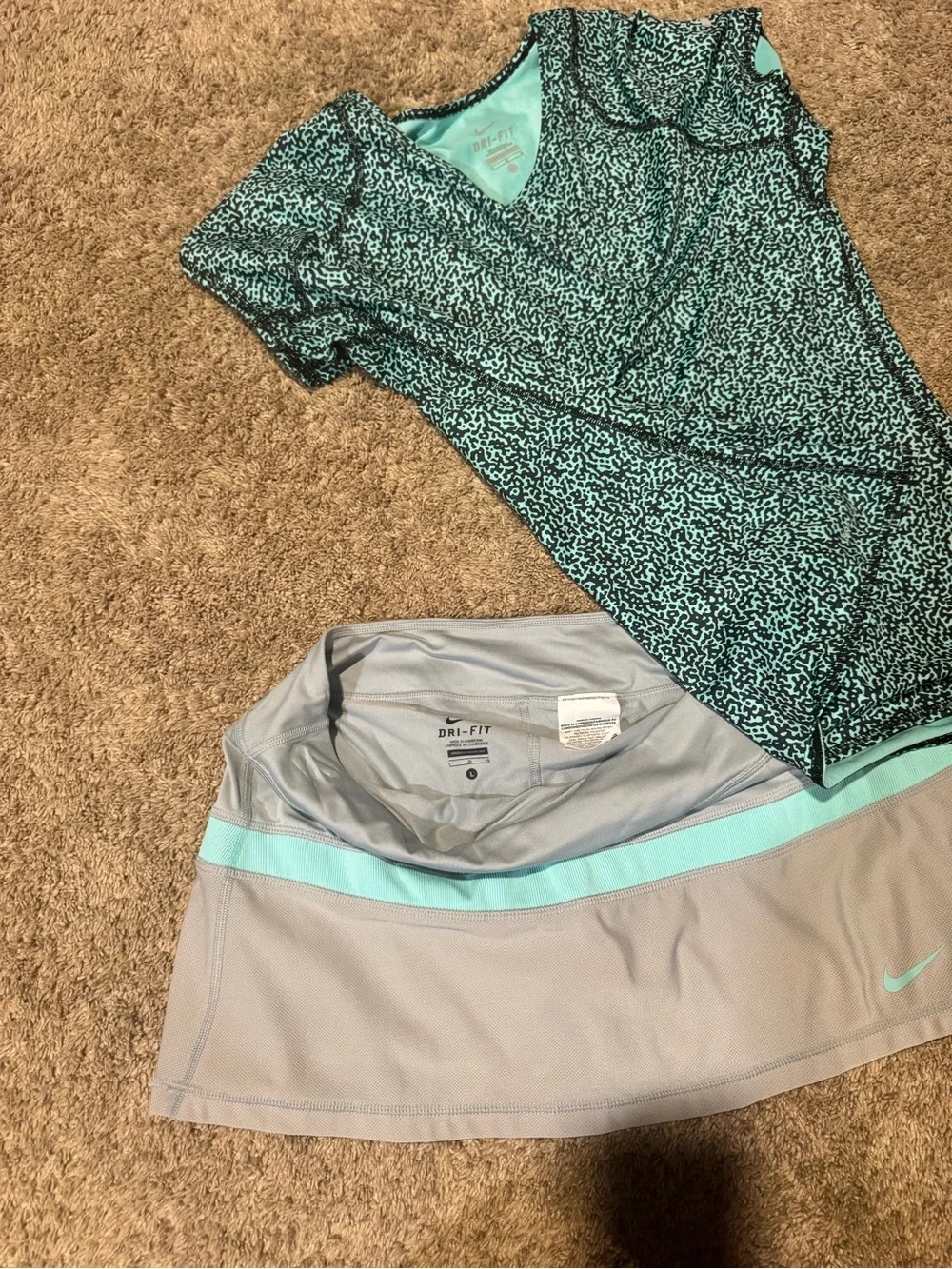 Golf outfit. Nike Aqua Patterned V-Neck Top with Gray Skort